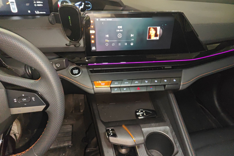 Changan UNI-V 2023 car image #21