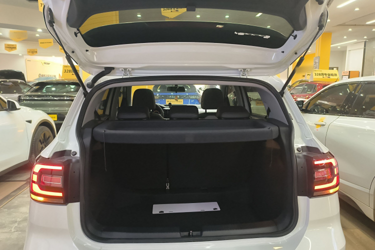 Tacqua 2025 car image #21