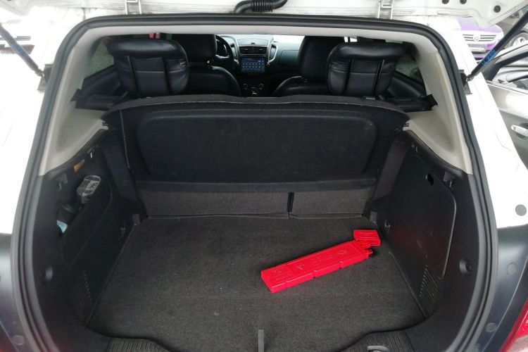 Chevrolet Tracker 2015 immagine di auto #21