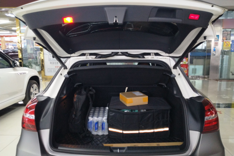 Mercedes-Benz GLA AMG 2018 imagem de carro #21