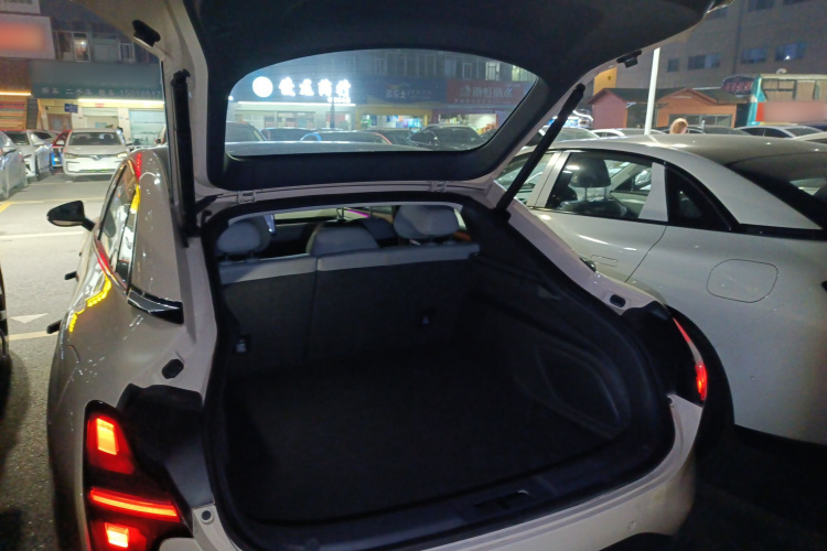 Xpeng 2025 car image #21