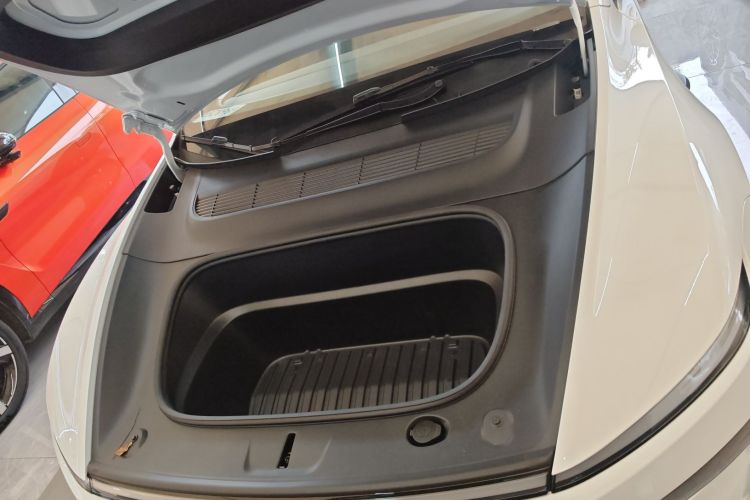 Tesla Model Y L 2025 image de voiture #21