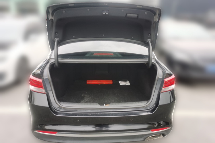 Kia K5 2017 car image #21