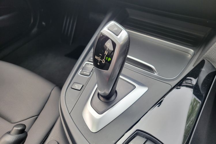 BMW 3 Series 2017 car image #21