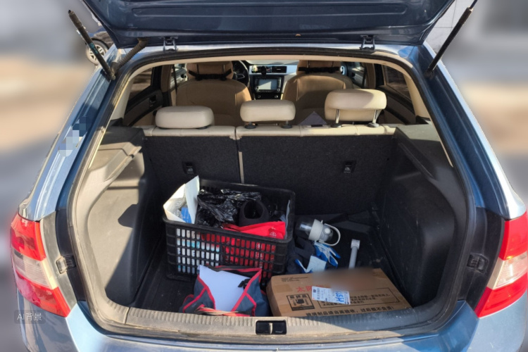 Skoda Rapid Spaceback 2014 car image #21