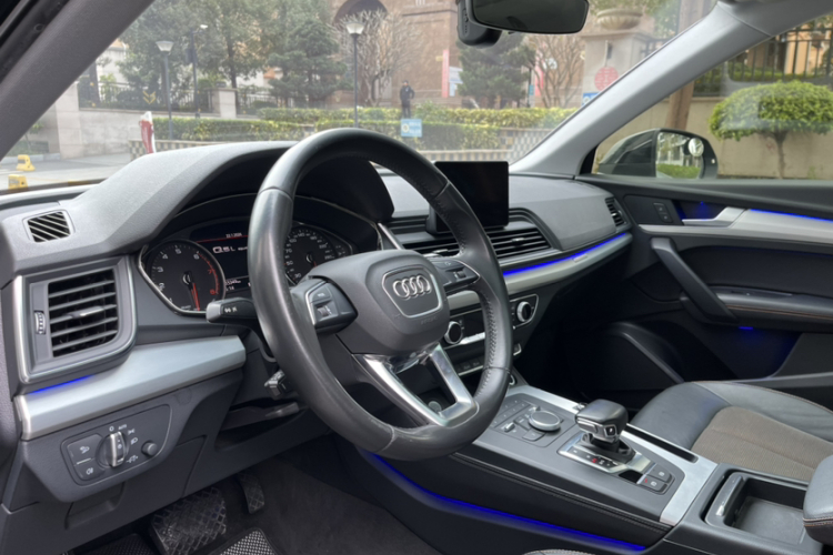 Audi Q5L 2020 car image #21