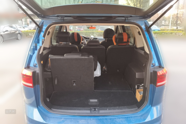 Volkswagen Touran 2019 car image #21