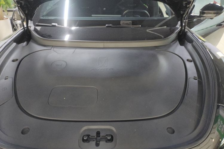 Avatr 06 2025 car image #21