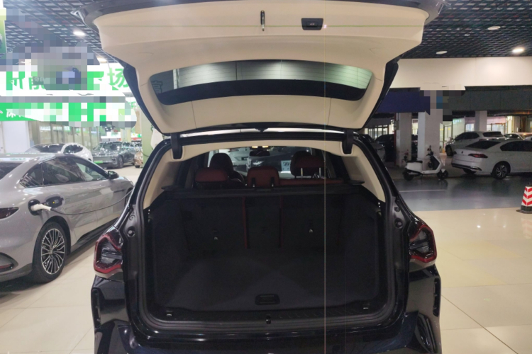 BMW iX3 2024 immagine di auto #21