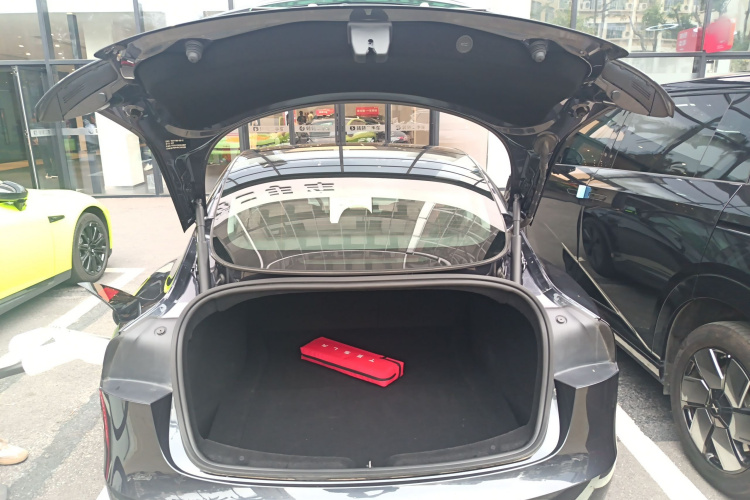 Tesla Model 3 2024 immagine di auto #21