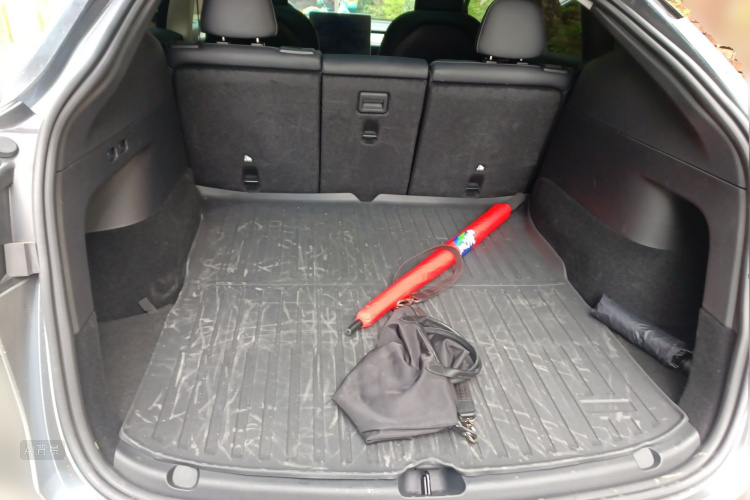 Tesla Model Y 2024 car image #21
