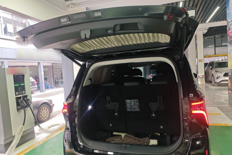 Forthing V9 2025 car image #21