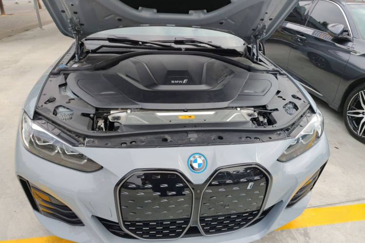 BMW i4 2022 #21 BMW i4 2022 car image #21