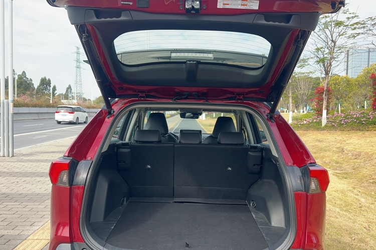 Toyota RAV4 2020 car image #21