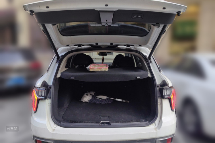 Lynk & Co 01 2019 #21 Lynk & Co 01 2019 car image #21