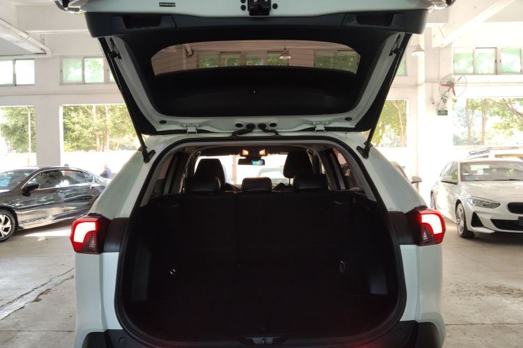 Toyota RAV4 2021 car image #21