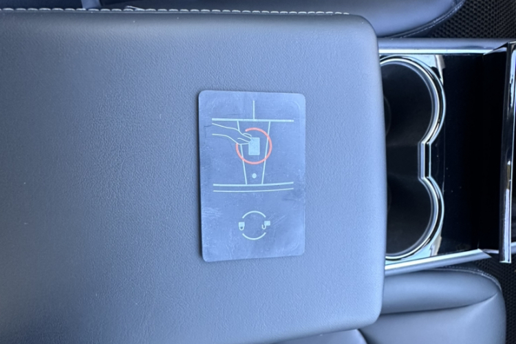 Tesla Model 3 2020 car image #21