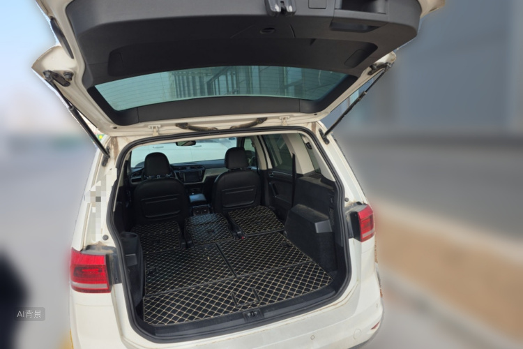 Volkswagen Touran 2018 immagine di auto #21