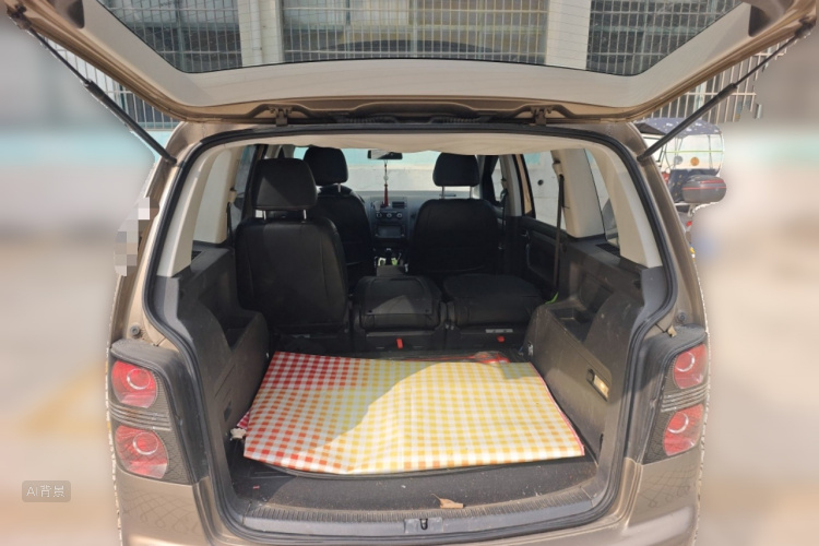 Volkswagen Touran 2015 car image #21