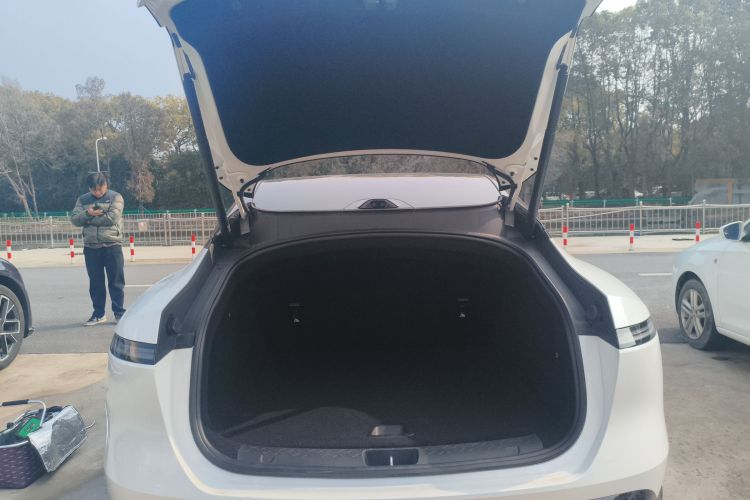 Avatr 06 2025 car image #21