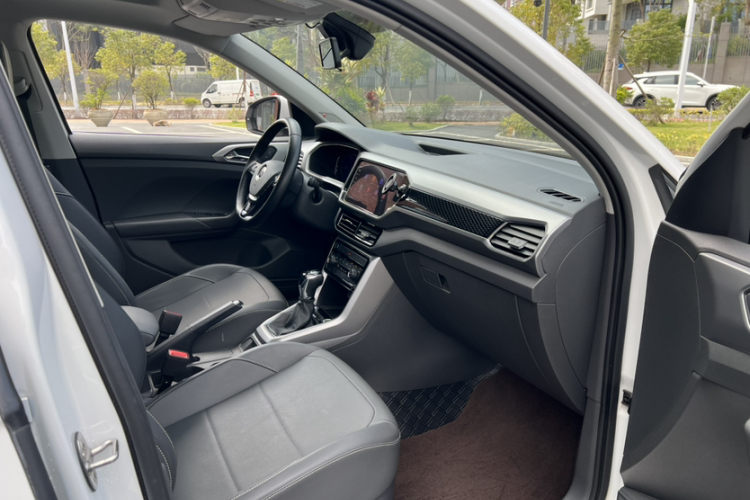 Volkswagen T-Cross 2021 #21 Volkswagen T-Cross 2021 car image #21