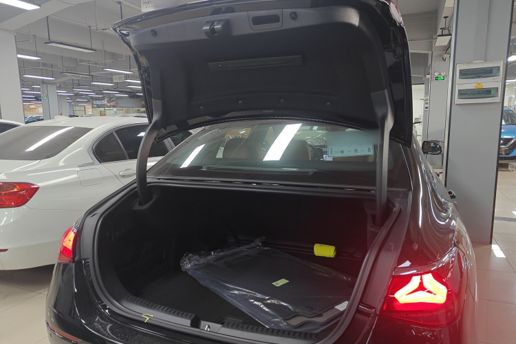 Mercedes-Benz E Class 2026 car image #21