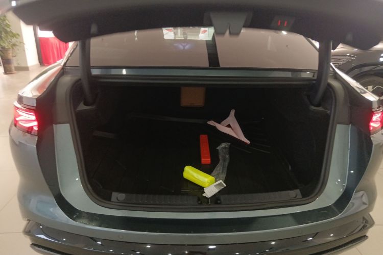 BYD HanL 2025 #21 BYD HanL 2025 car image #21