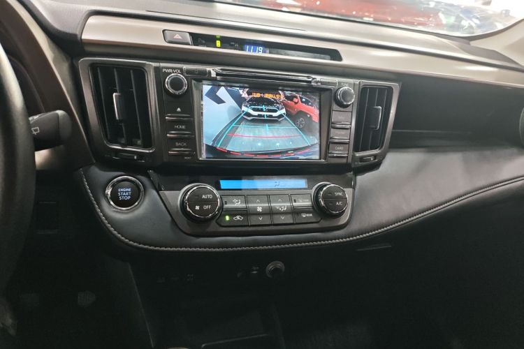 Toyota RAV4 2015 car image #21