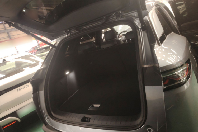 BYD SongL DM-i 2025 car image #21