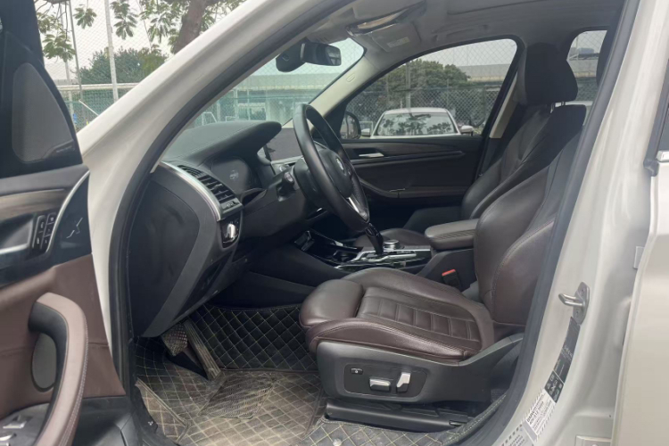 BMW X3 2020 car image #21