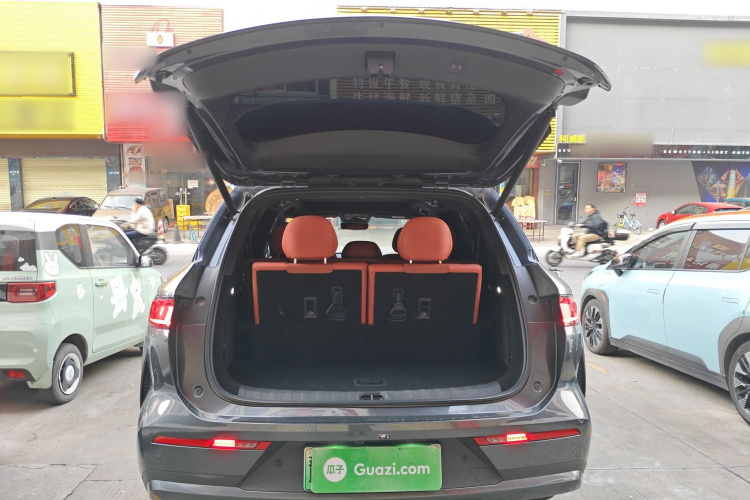 BYD Tang L 2025 immagine di auto #21