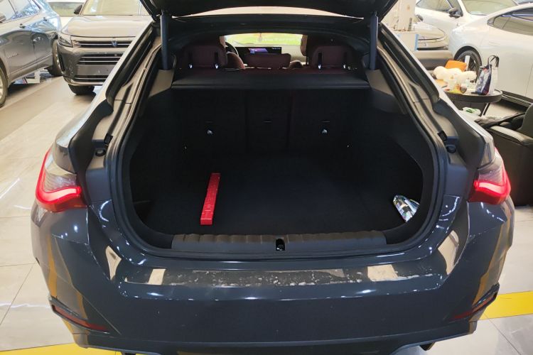 BMW i4 2022 car image #21