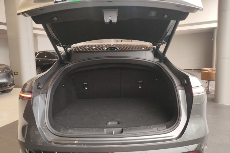 Avatr 06 2025 car image #21