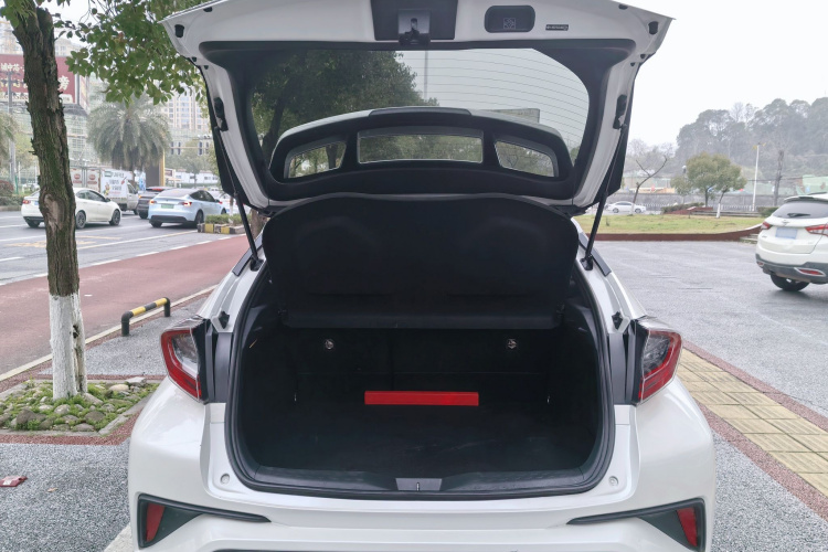 Toyota C-HR 2019 car image #21
