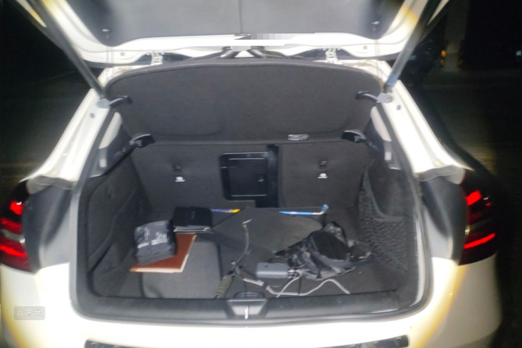 Mercedes-Benz GLA Class 2017 immagine di auto #21