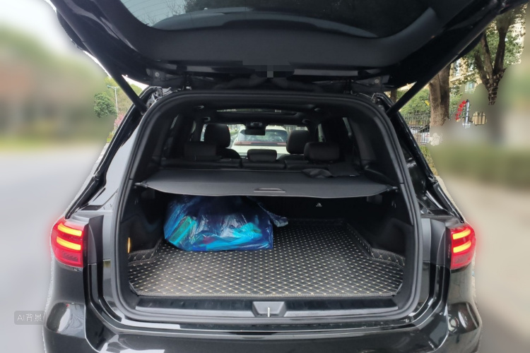 Mercedes-Benz GLB AMG 2025 car image #21