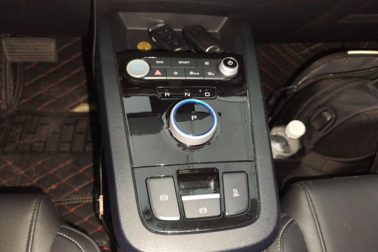 BYD e2 2019 immagine di auto #21