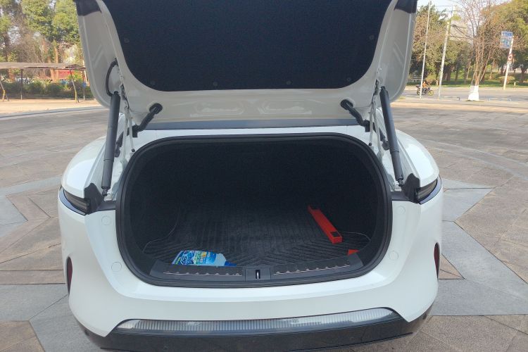 Avatr 11 2024 car image #21