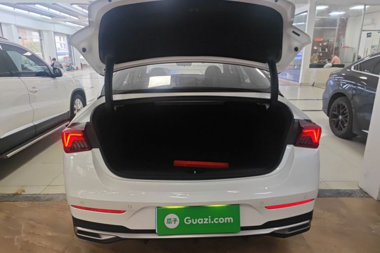 Kia K5 2025 car image #21