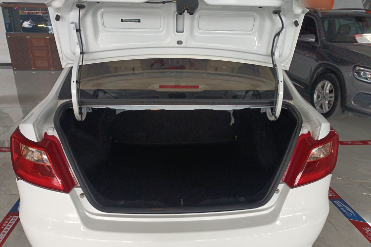 Changan Alsvin V3 2016 صورة سيارة #21