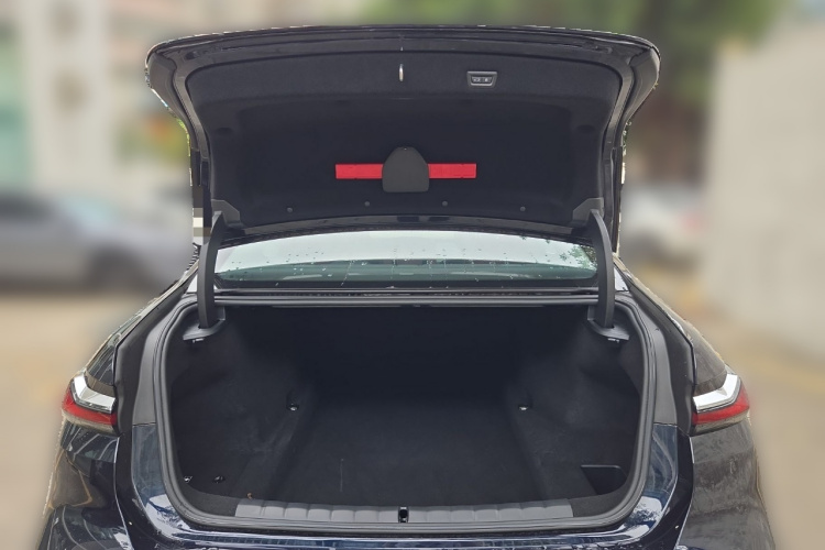 BMW 7 Series 2025 car image #21