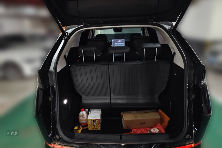 Xpeng X9 2023 car image #21