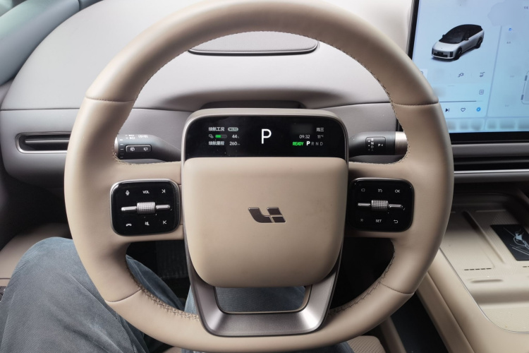 Li 2025 car image #21