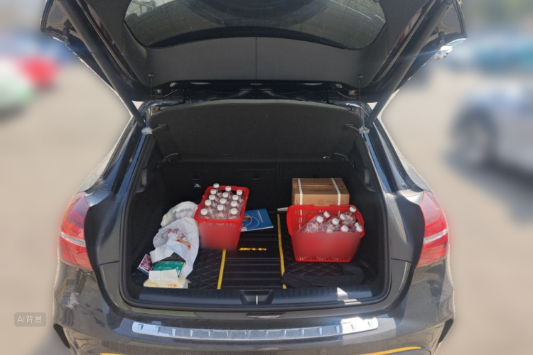 Mercedes-Benz GLA AMG 2018 immagine di auto #21