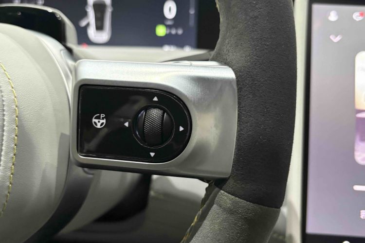 Avatr 11 2023 car image #21