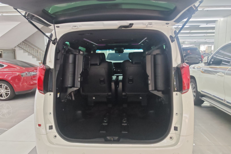Toyota Alphard 2022 car image #21