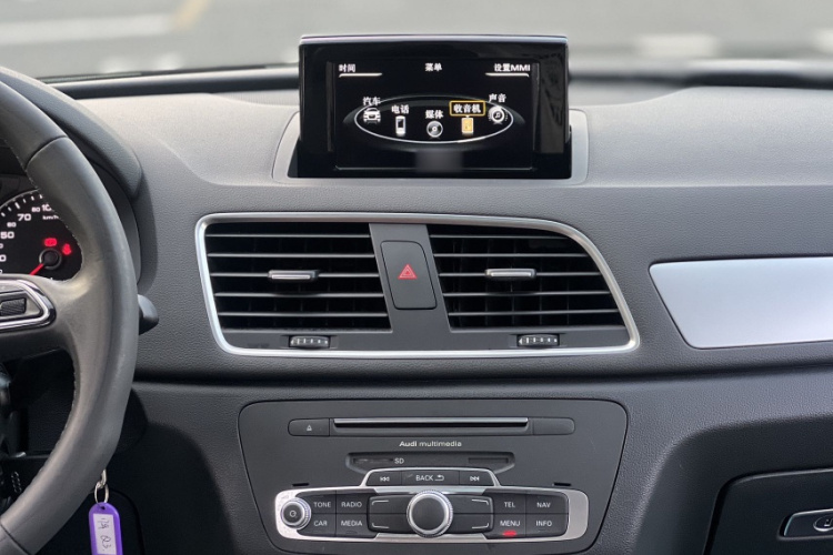 Audi Q3 2017 car image #21