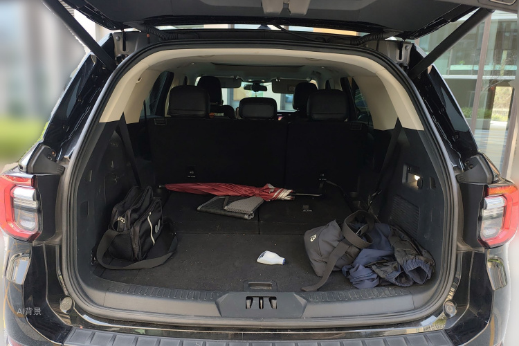 Ford Explorer 2023 image de voiture #21