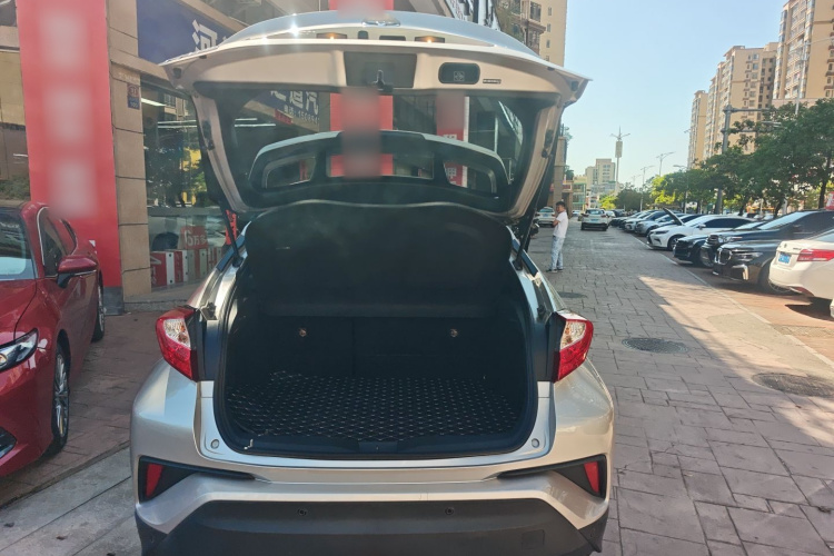 Toyota C-HR 2021 car image #21