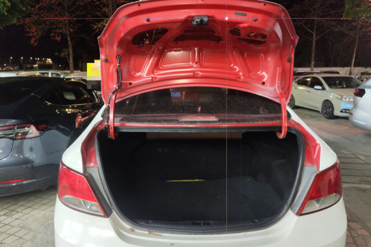 Hyundai Reina 2016 car image #21